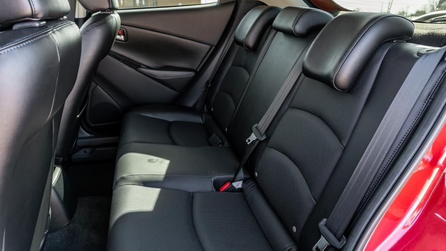 Интерьер Toyota Yaris XLE Hatchback 2019 года  (NA) (фото 36 из 40)